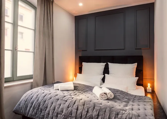 New Luxus Suite I Two Kingbeds I Center